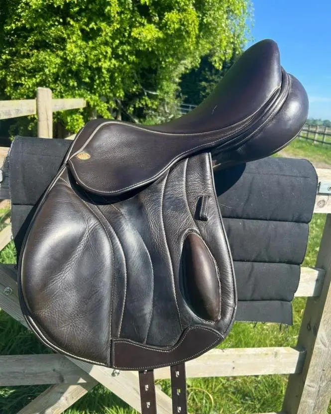 A saddle after repair, with new knee blocks and rub strips