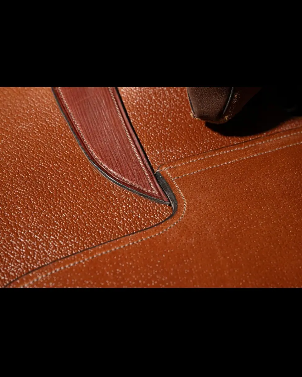 Close up of the hand-seamed pigskin and doeskin seat