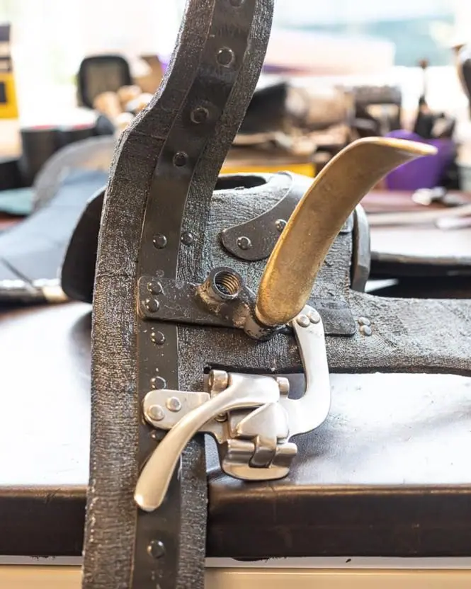 A side saddle tree showing the long point and leaping head